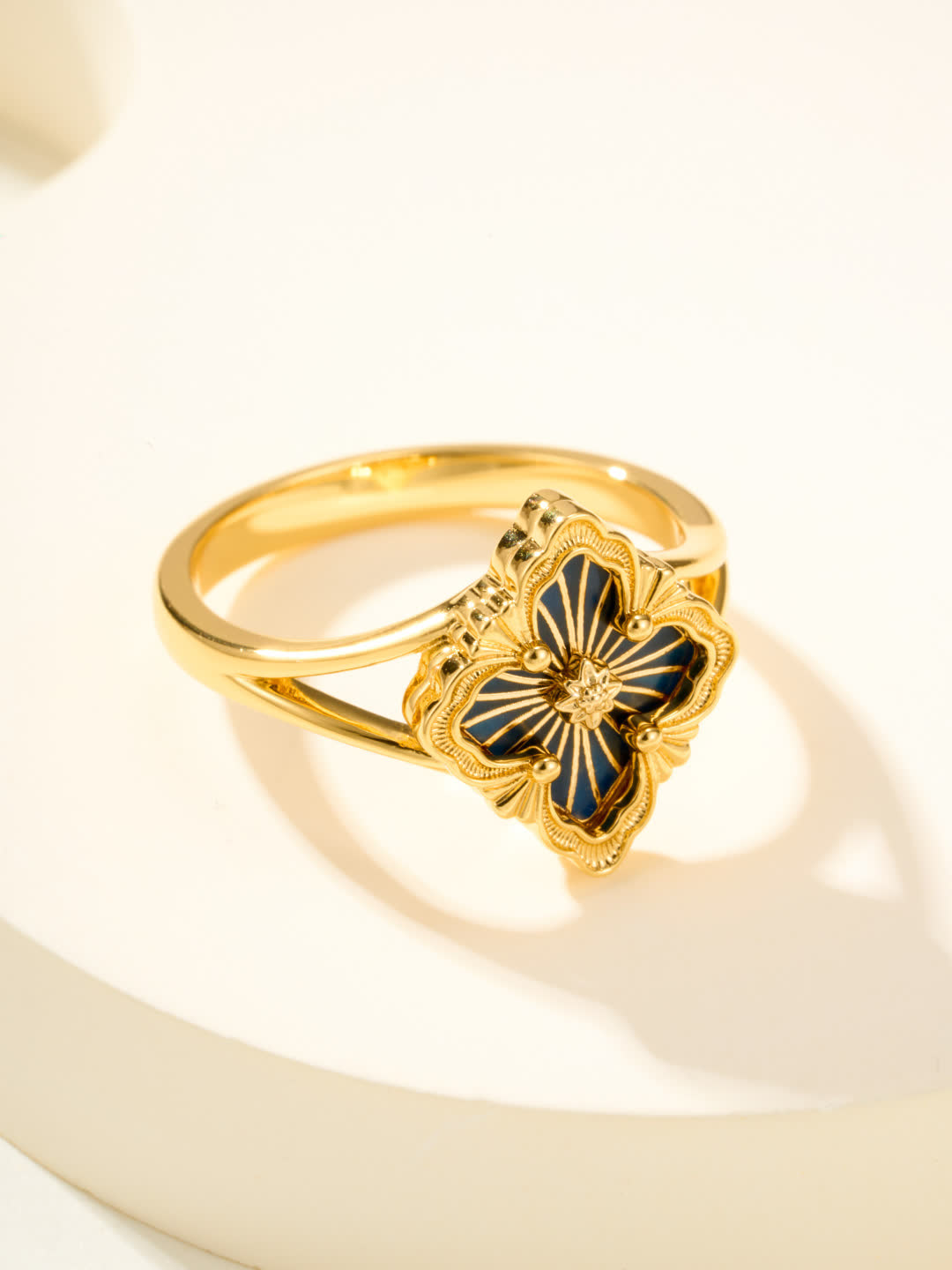 Buccellati Van Cleef & Arpels Vintage Alhambra Ring